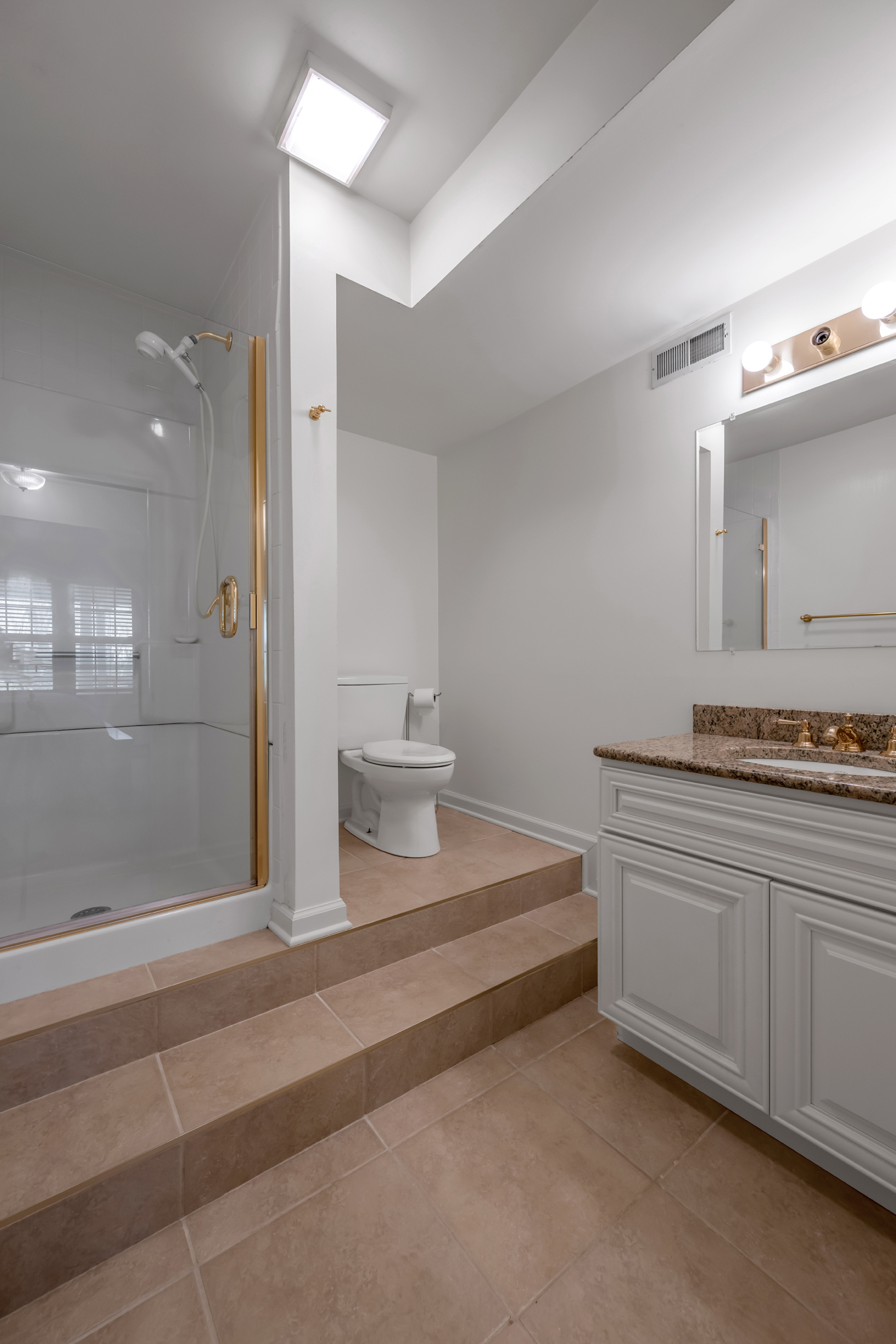  2071 Manor Drive - 物件實景