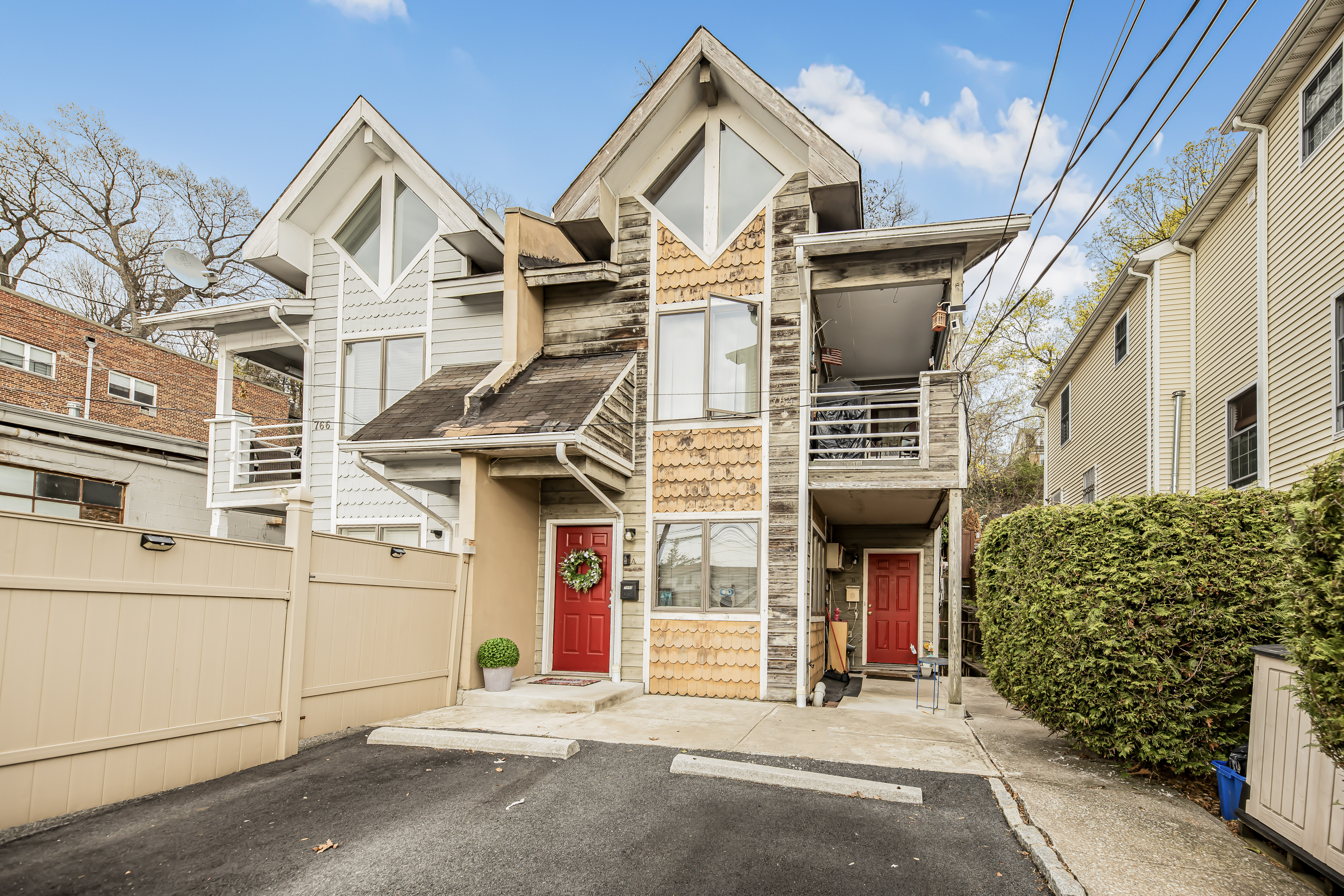 Yonkers, New York, 10701, United States, 4 Bedrooms Bedrooms, ,2 BathroomsBathrooms,Residential,For Sale,1978854