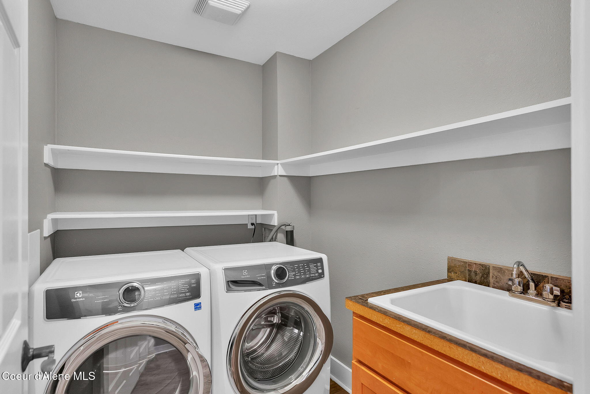 Coeur D'alene, Idaho, 83815, United States, 3 Bedrooms Bedrooms, ,2 BathroomsBathrooms,Residential,For Sale,1965651