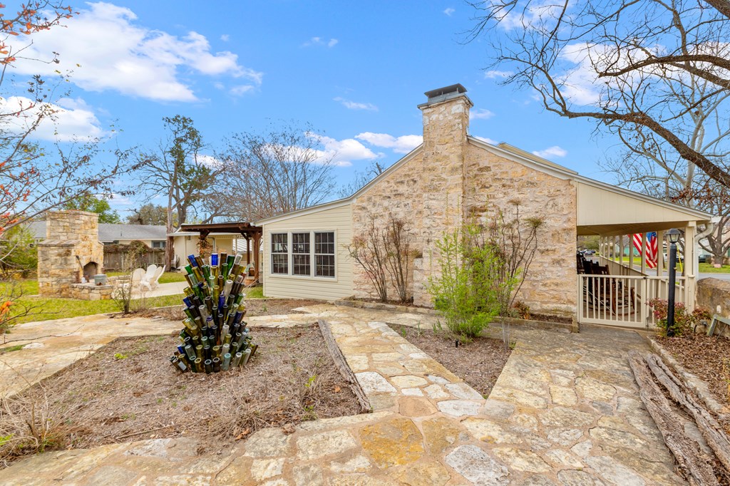 211 S Crockett St, Fredericksburg, Texas, 78624, United States, 3 Bedrooms Bedrooms, ,3 BathroomsBathrooms,Residential,For Sale,211 S Crockett St,1217754
