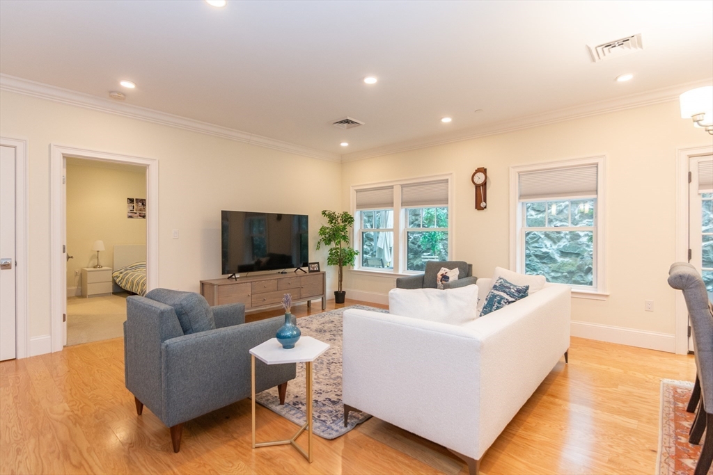 Winchester, Massachusetts, 01890, United States, 2 Bedrooms Bedrooms, ,2 BathroomsBathrooms,Residential,For Sale,1989425