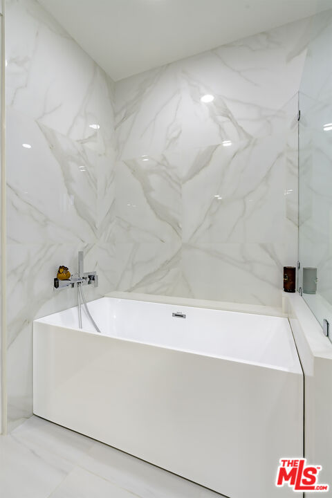 Los Angeles, California, 90010, United States, 3 Bedrooms Bedrooms, ,3 BathroomsBathrooms,Residential,For Sale,1992003