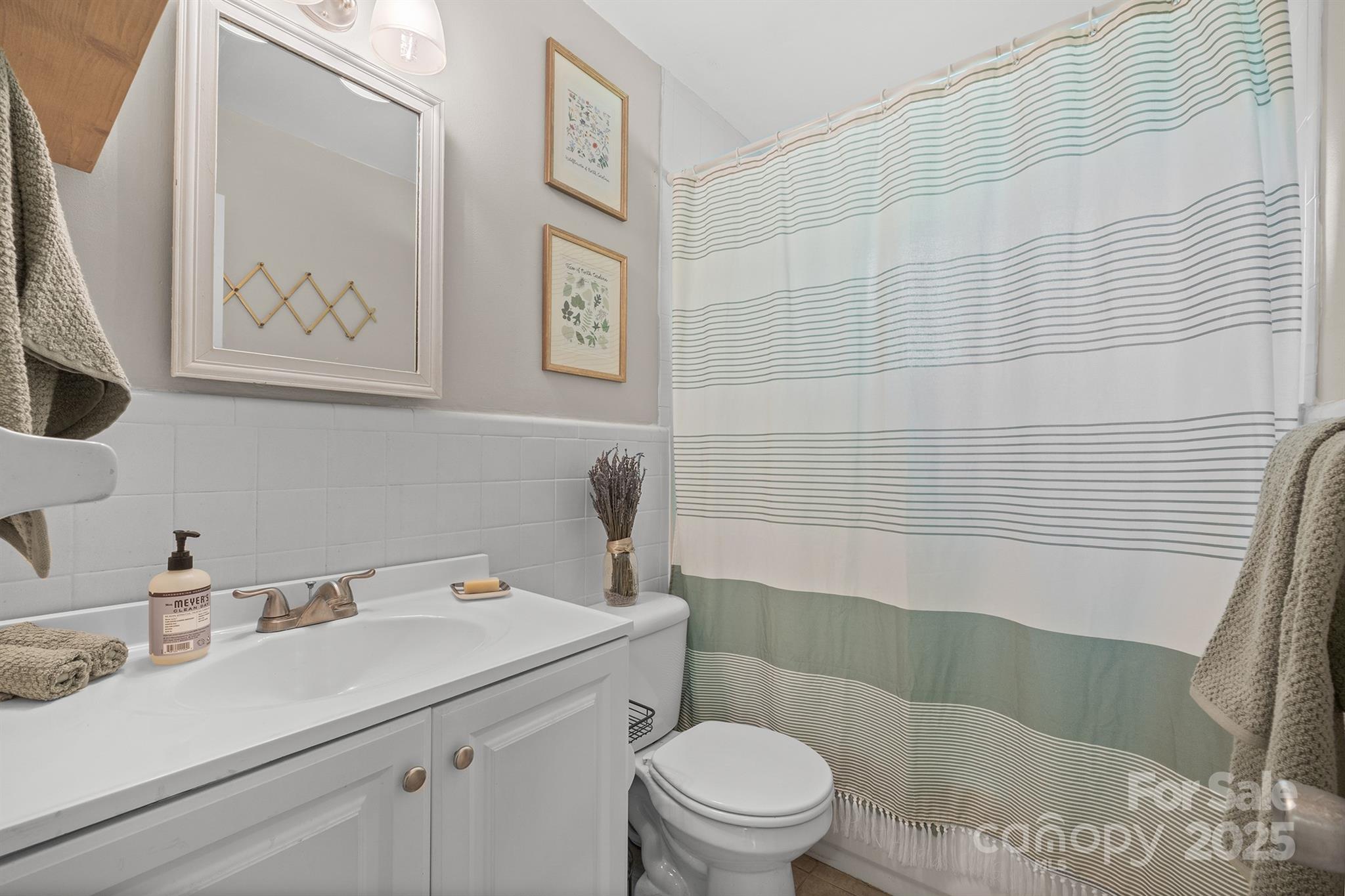 Charlotte, North Carolina, 28210, United States, 3 Bedrooms Bedrooms, ,2 BathroomsBathrooms,Residential,For Sale,1950475