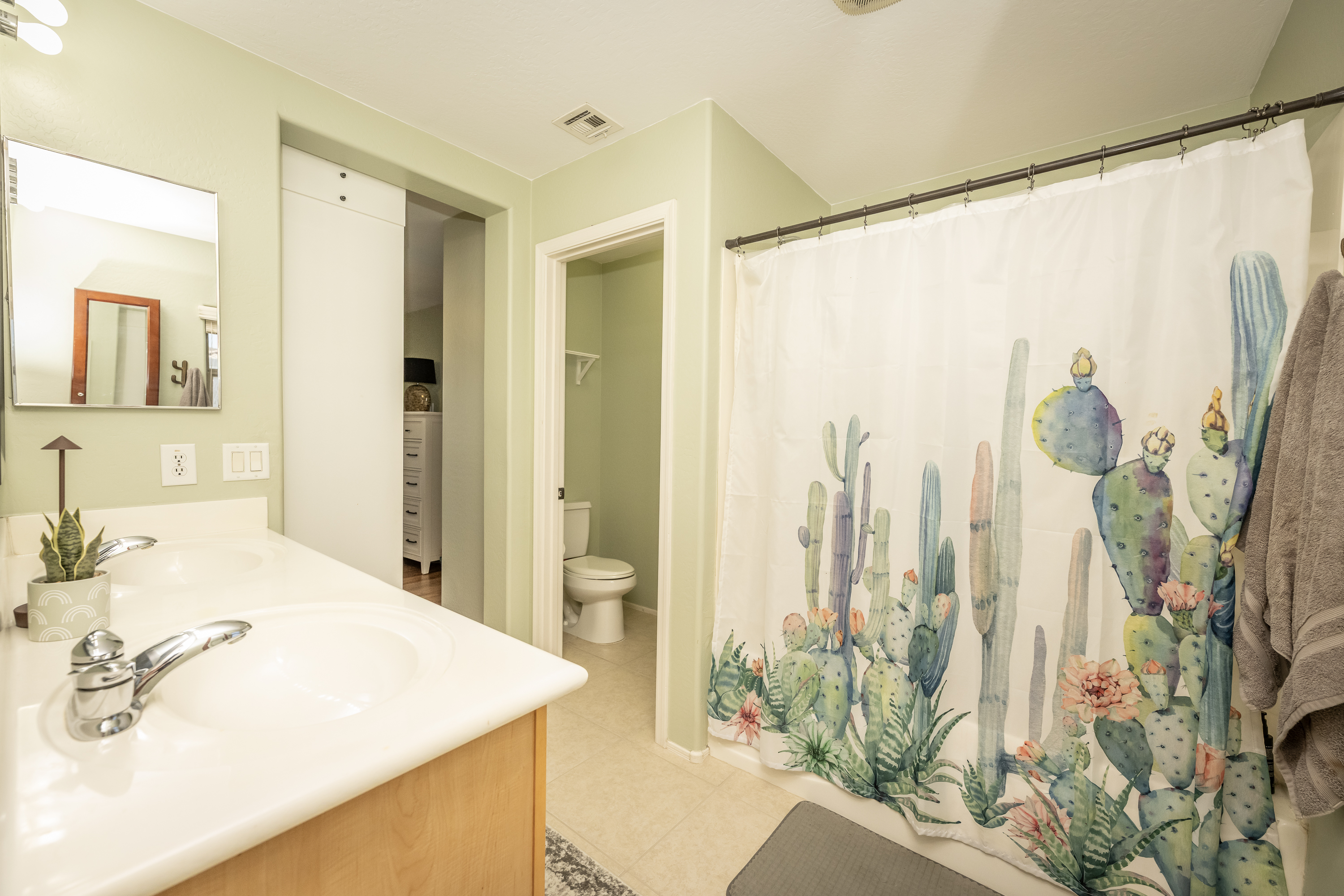Phoenix, Arizona, 85085, United States, 4 Bedrooms Bedrooms, ,3 BathroomsBathrooms,Residential,For Sale,1869384