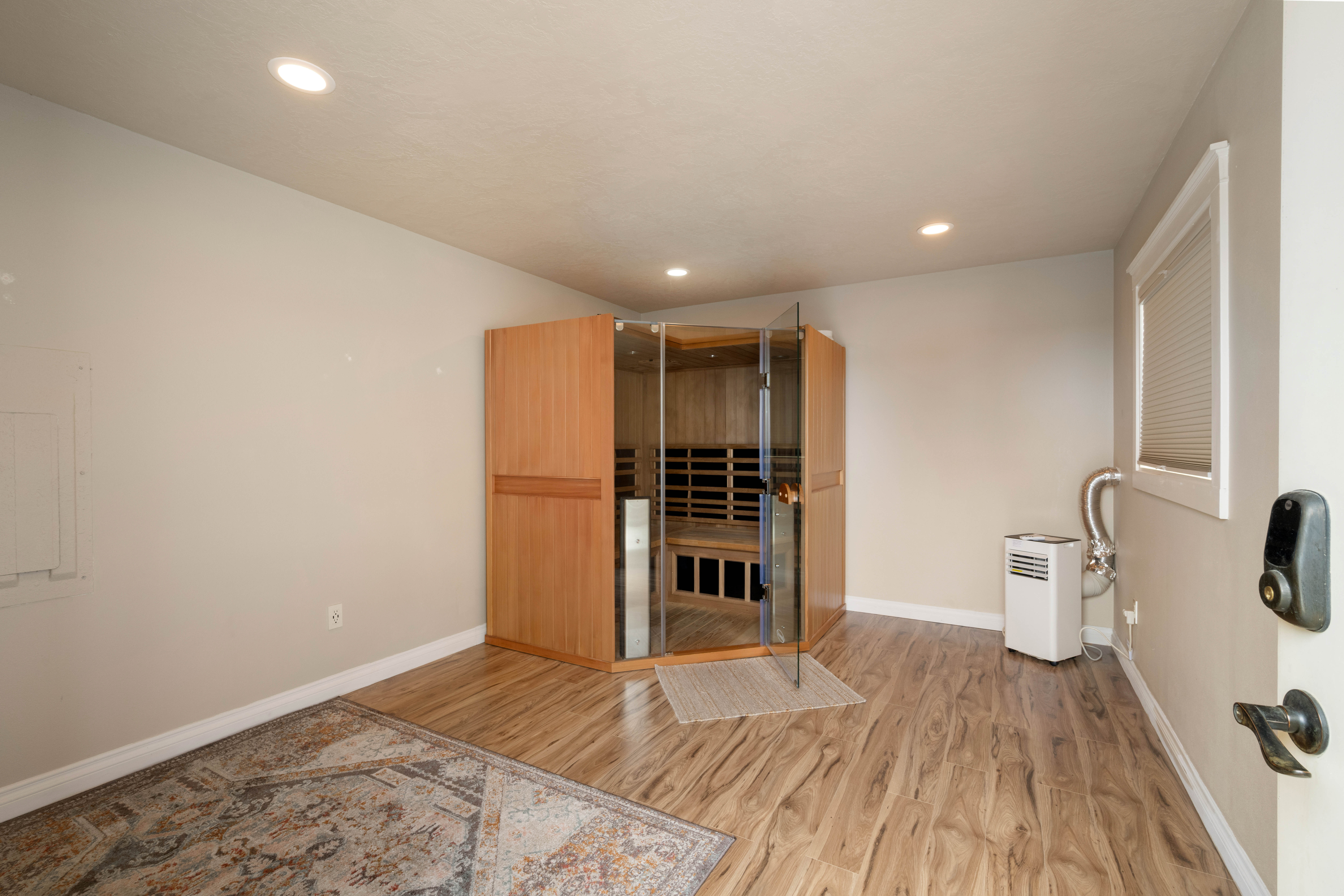  Custom Built on 1 Acre - 物件實景