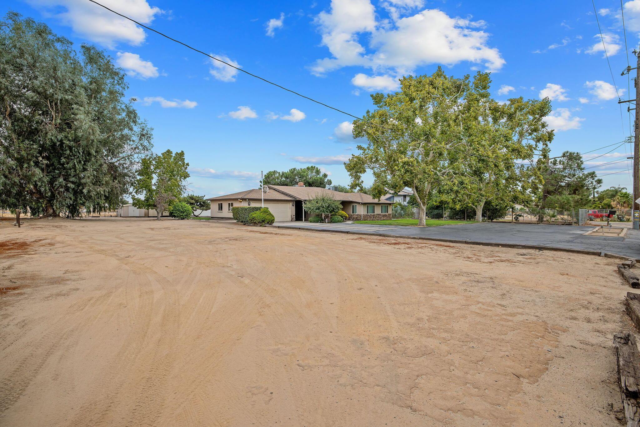 Fresno, California, 93722, United States, 3 Bedrooms Bedrooms, ,2 BathroomsBathrooms,Residential,For Sale,1984127