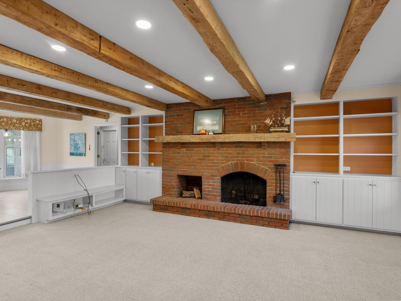 Manitowoc, Wisconsin, 54220, United States, 4 Bedrooms Bedrooms, ,4 BathroomsBathrooms,Residential,For Sale,1982773