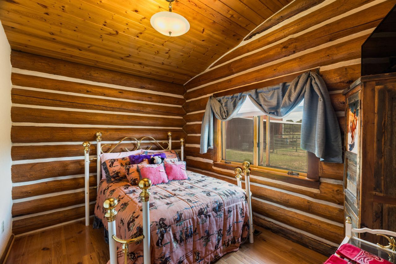 Tijeras, New Mexico, 87059, United States, 3 Bedrooms Bedrooms, ,2 BathroomsBathrooms,Residential,For Sale,1942288