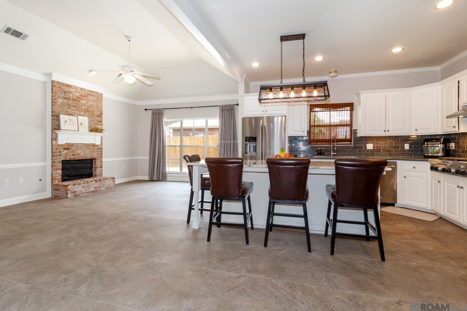 Baton Rouge, Louisiana, 70808, United States, 4 Bedrooms Bedrooms, ,3 BathroomsBathrooms,Residential,For Sale,1935637