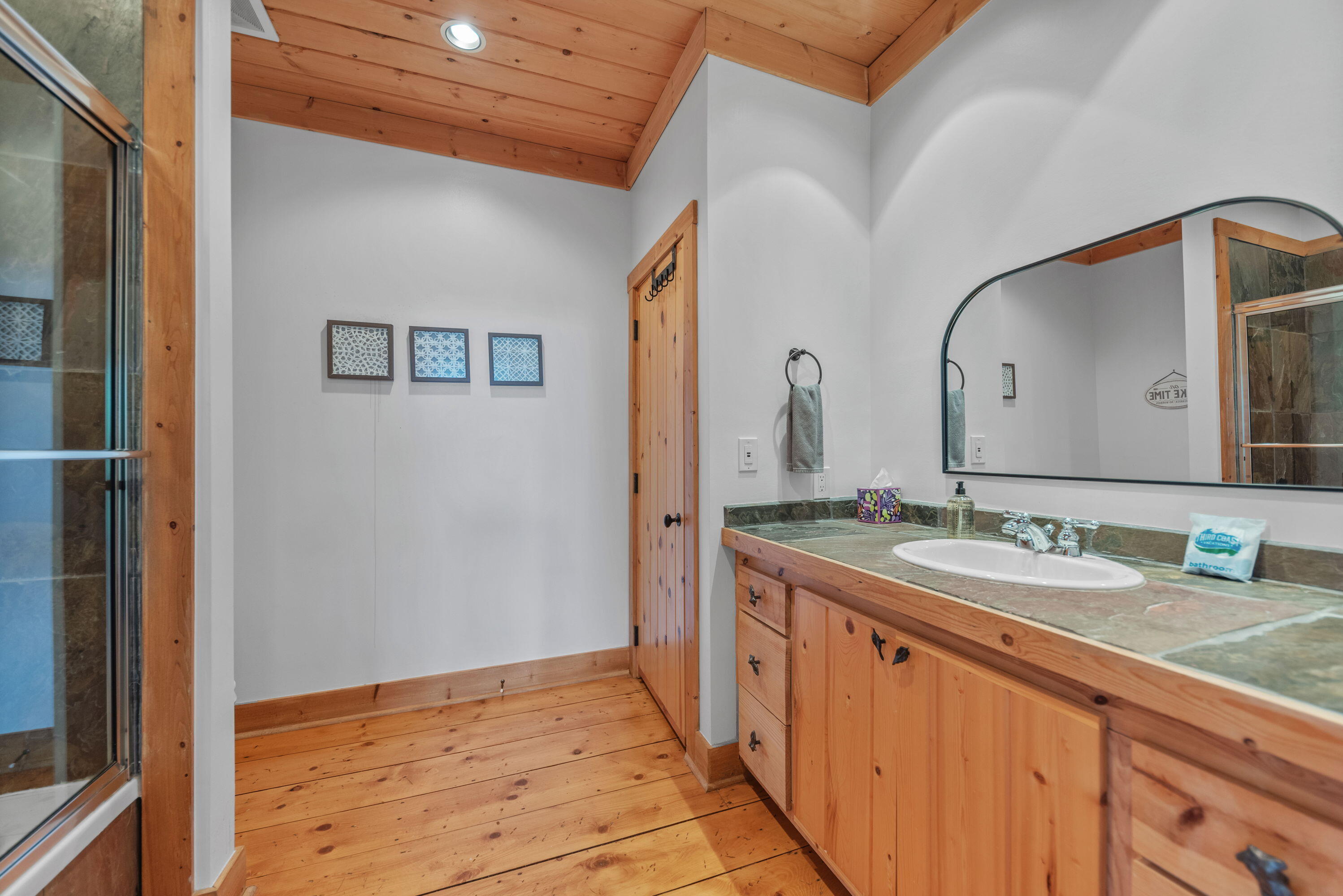 Lakeside, Michigan, 49116, United States, 3 Bedrooms Bedrooms, ,3 BathroomsBathrooms,Residential,For Sale,1926204
