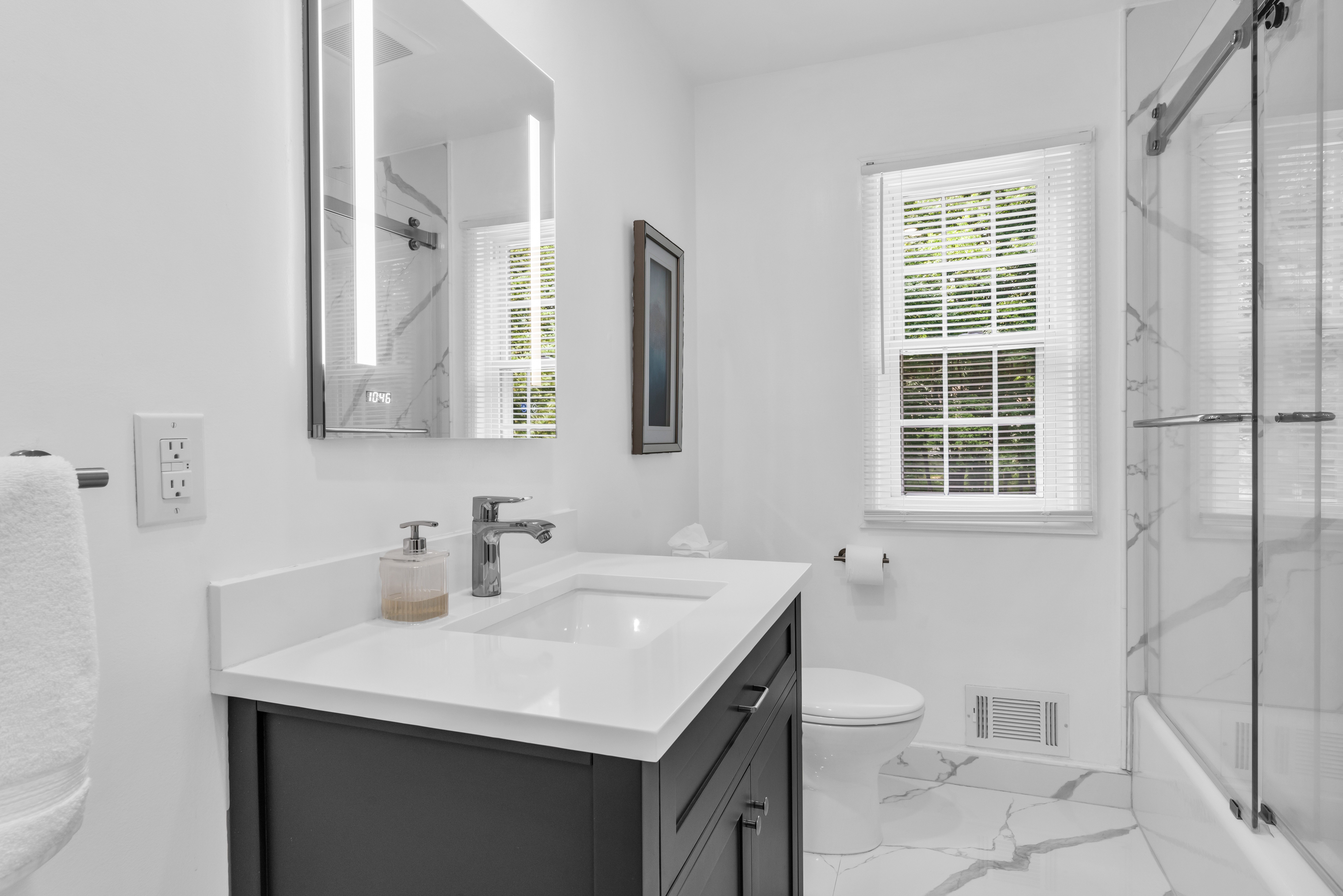  Beautiful Updated Bi-Level Home - 840 Nutswamp Road, Red Bank - 物件實景