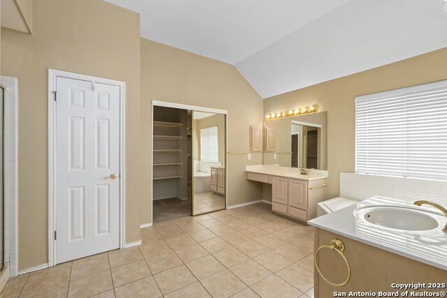 San Antonio, Texas, 78248, United States, 5 Bedrooms Bedrooms, ,4 BathroomsBathrooms,Residential,For Sale,1868454