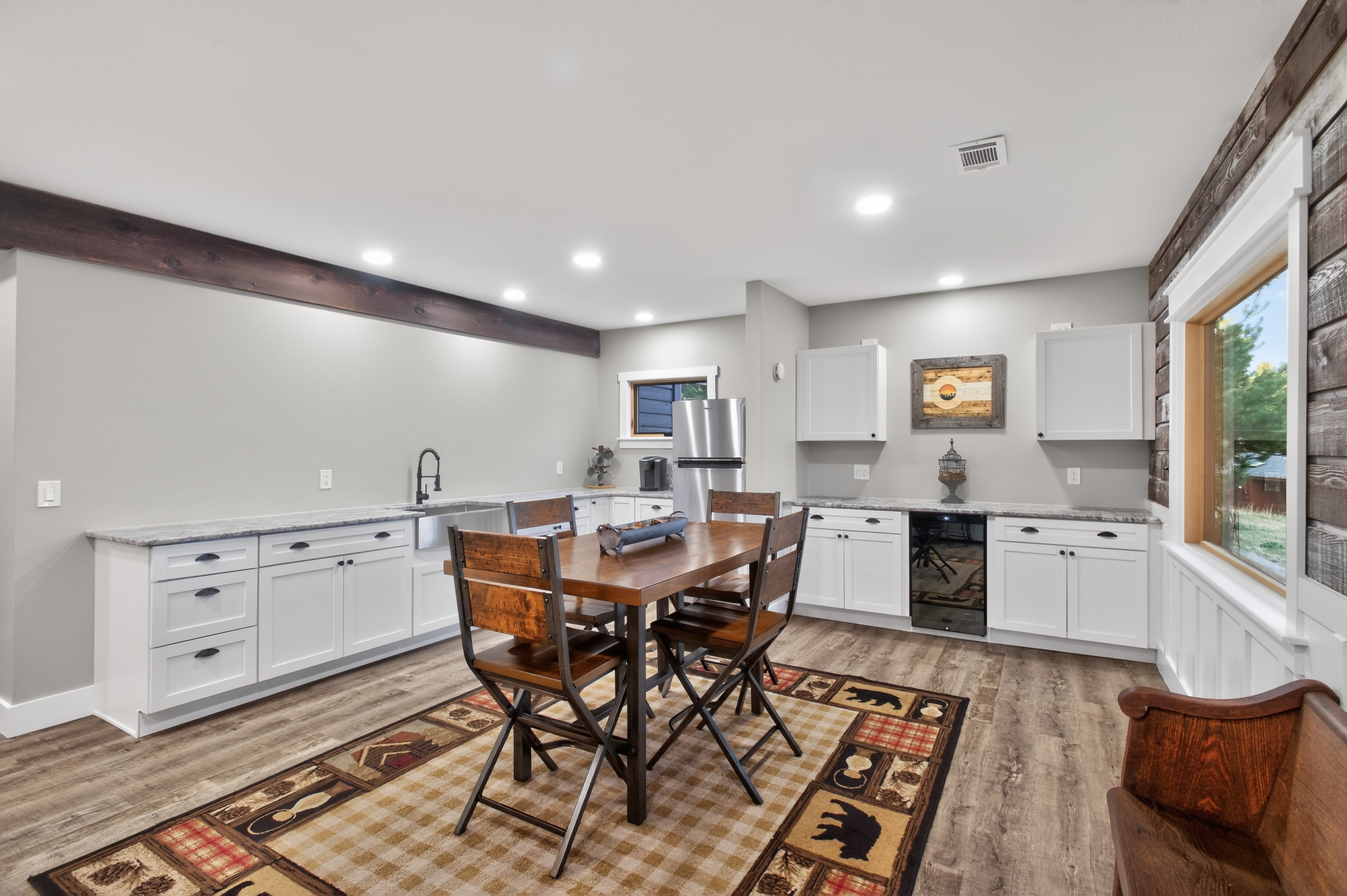  Thoughtfully Updated Throughout - 物件實景