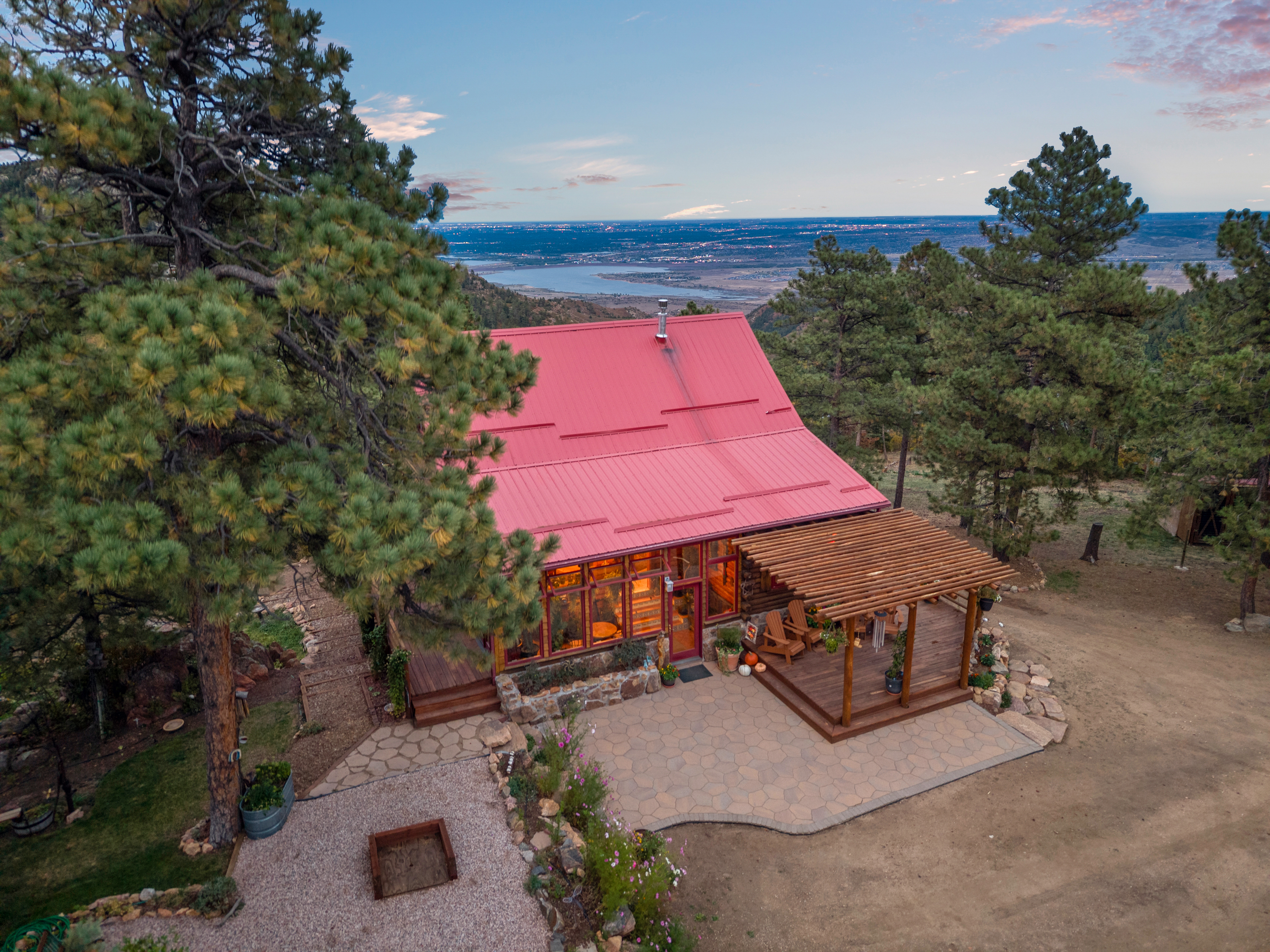  Chatfield Reservoir Log Home on Horse-Friendly 5 Acres with Wrap-Around Decks - 物件實景
