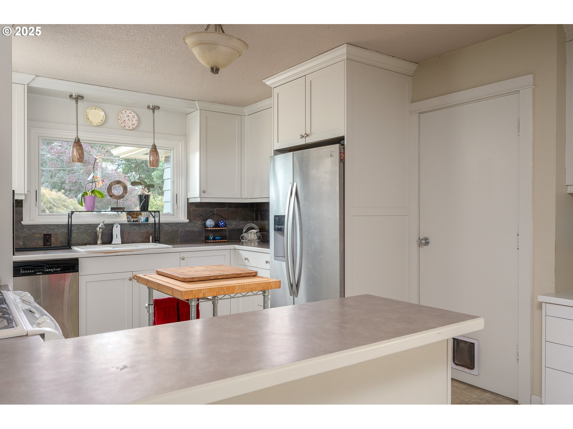 Milwaukie, Oregon, 97267, United States, 3 Bedrooms Bedrooms, ,2 BathroomsBathrooms,Residential,For Sale,1911420