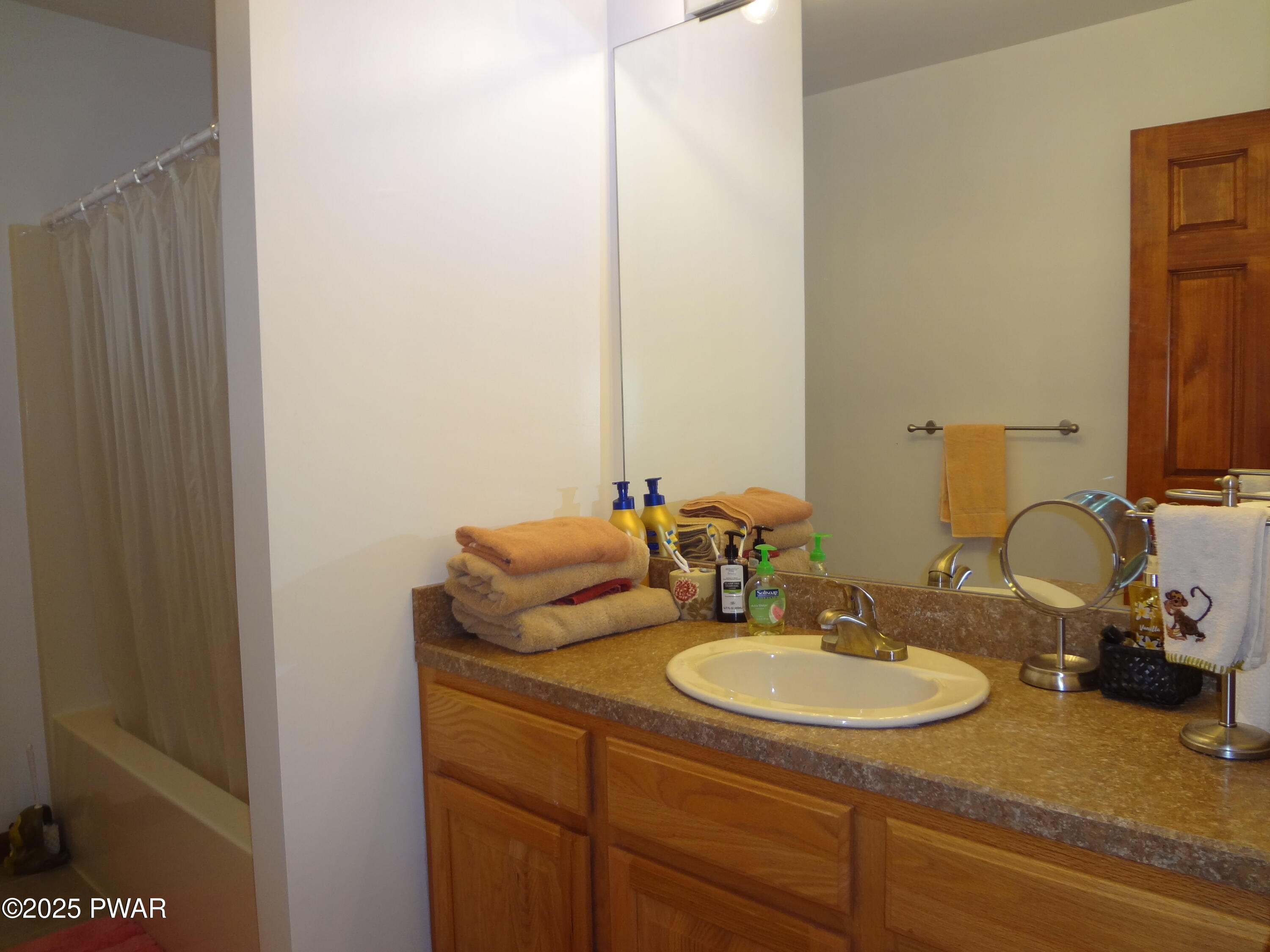 Hawley, Pennsylvania, 18428, United States, 4 Bedrooms Bedrooms, ,3 BathroomsBathrooms,Residential,For Sale,1983271