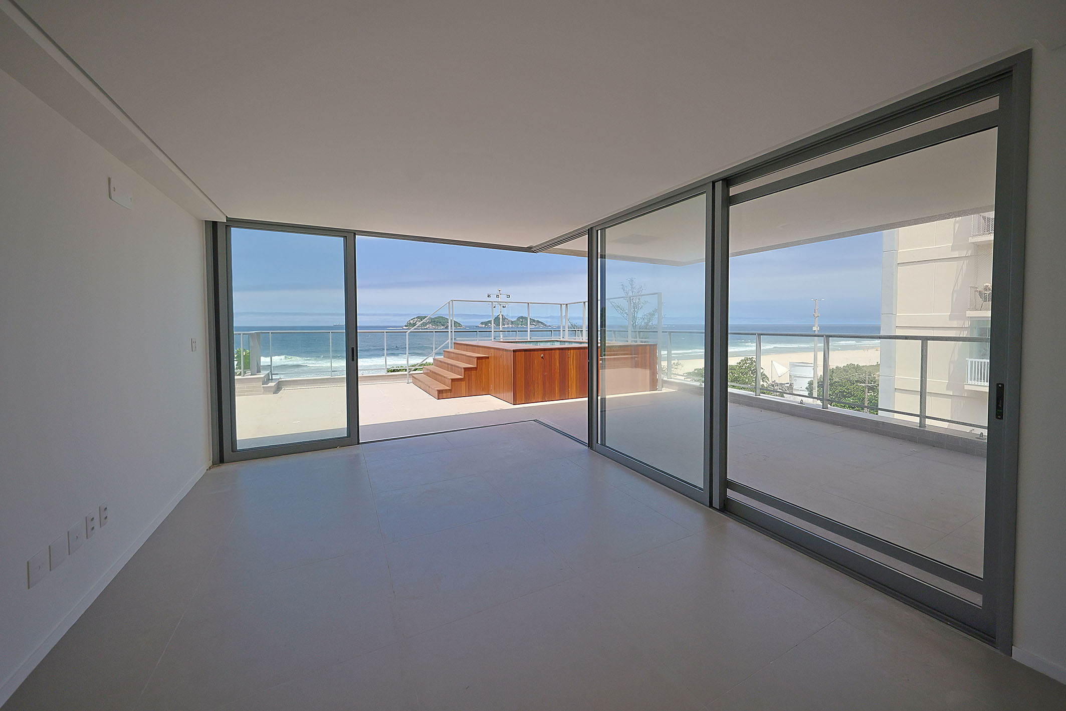  Single-level penthouse with private pool and ocean views in Barra da Tijuca - 物件實景