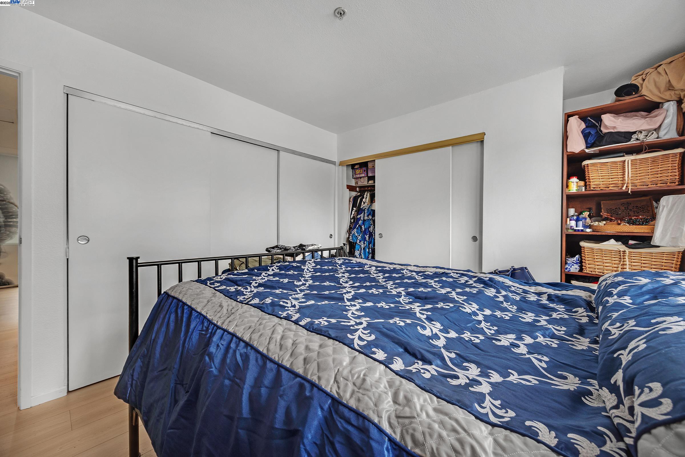 Emeryville, California, 94608, United States, 2 Bedrooms Bedrooms, ,1 BathroomBathrooms,Residential,For Sale,1907705