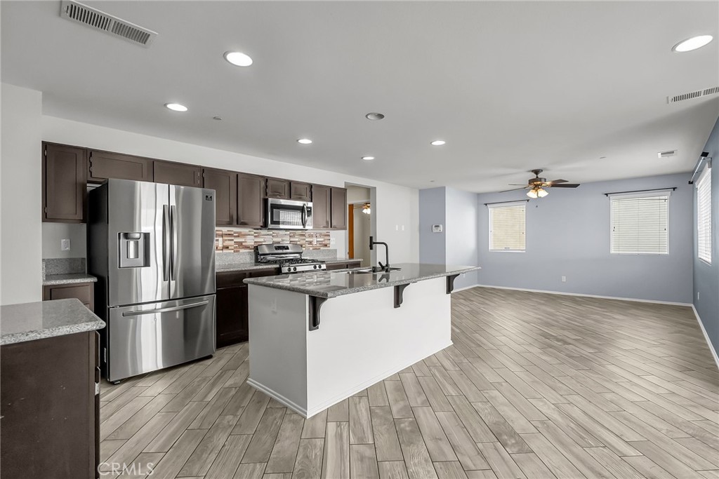 Lake Elsinore, California, 92532, United States, 4 Bedrooms Bedrooms, ,3 BathroomsBathrooms,Residential,For Sale,1955180