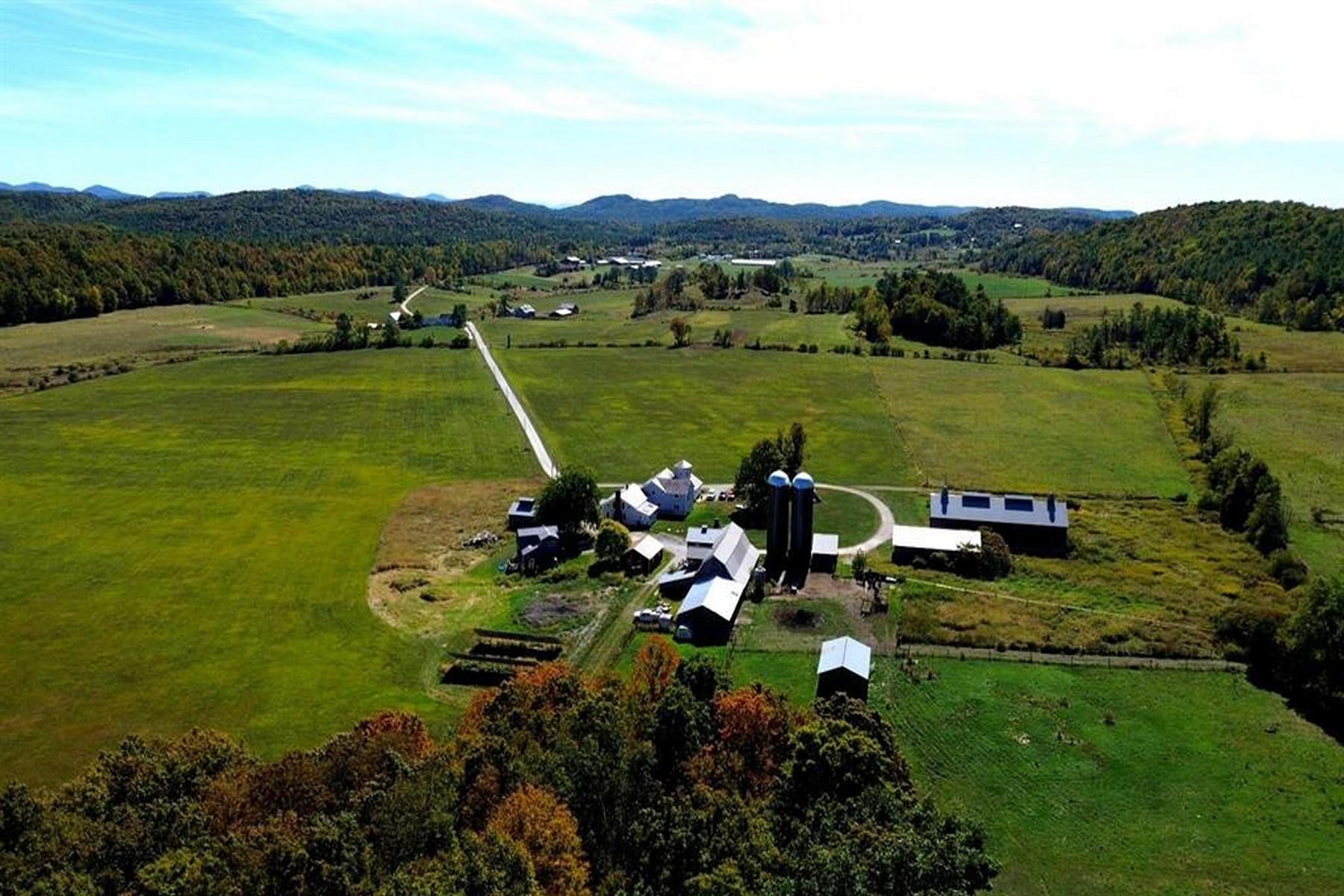  957 Pleasant Valley Road - 物件實景