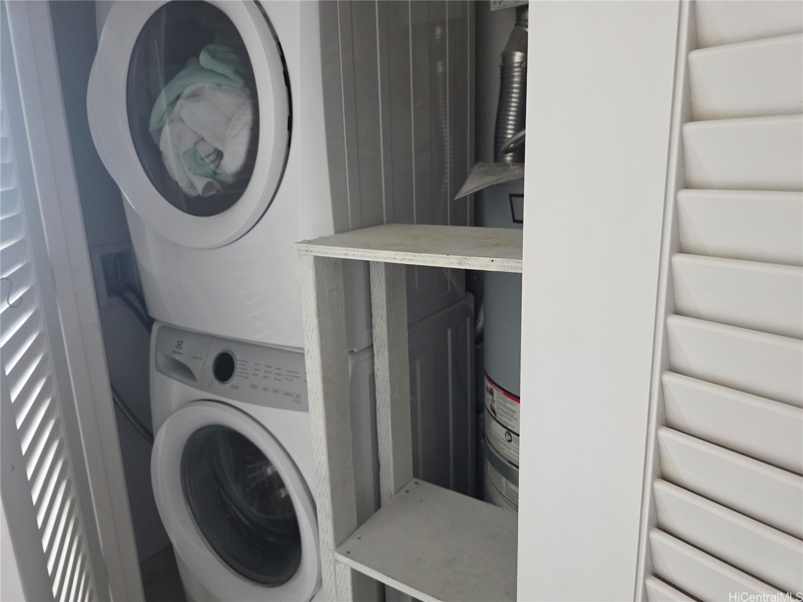 Honolulu, Hawaii, 96814, United States, 2 Bedrooms Bedrooms, ,2 BathroomsBathrooms,Residential,For Sale,1987813