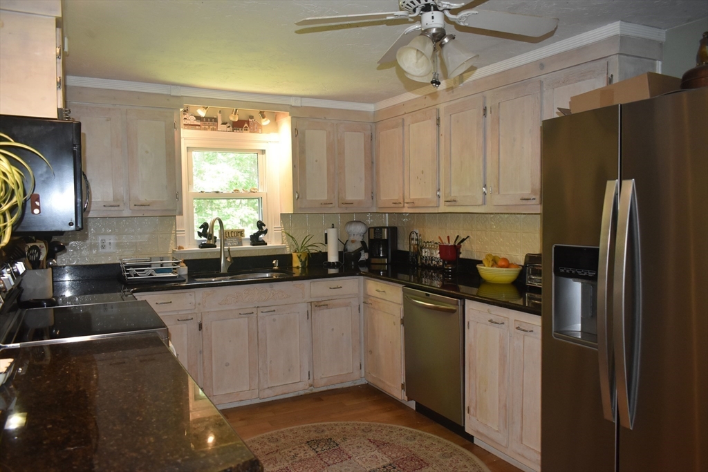 Spencer, Massachusetts, 01562, United States, 5 Bedrooms Bedrooms, ,4 BathroomsBathrooms,Residential,For Sale,1942925