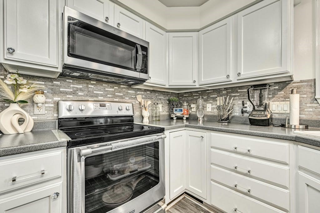 Webster, Massachusetts, 01570, United States, 3 Bedrooms Bedrooms, ,2 BathroomsBathrooms,Residential,For Sale,1937181
