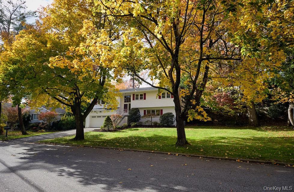 New Rochelle, New York, 10804, United States, 4 Bedrooms Bedrooms, ,3 BathroomsBathrooms,Residential,For Sale,1991055