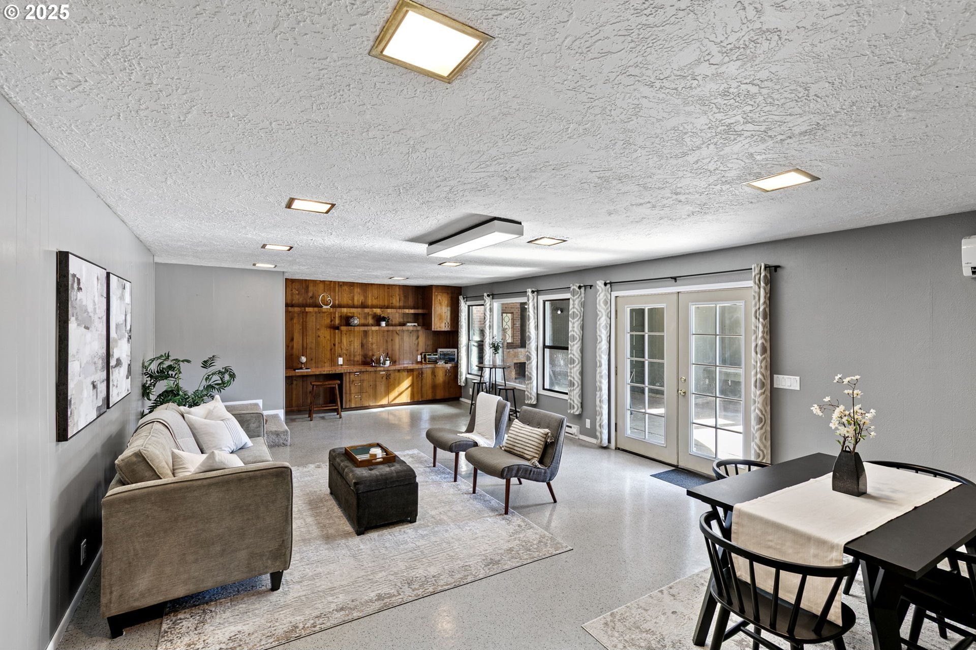 Springfield, Oregon, 97477, United States, 4 Bedrooms Bedrooms, ,2 BathroomsBathrooms,Residential,For Sale,1918433