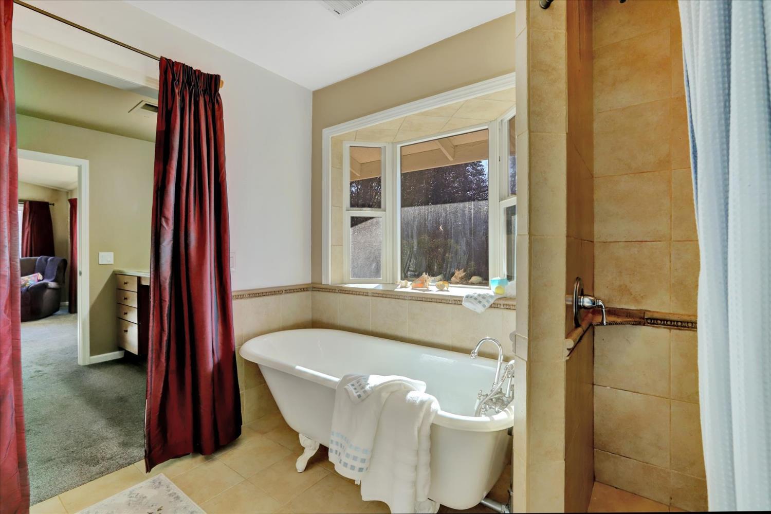 Grass Valley, California, 95949, United States, 4 Bedrooms Bedrooms, ,3 BathroomsBathrooms,Residential,For Sale,2015333