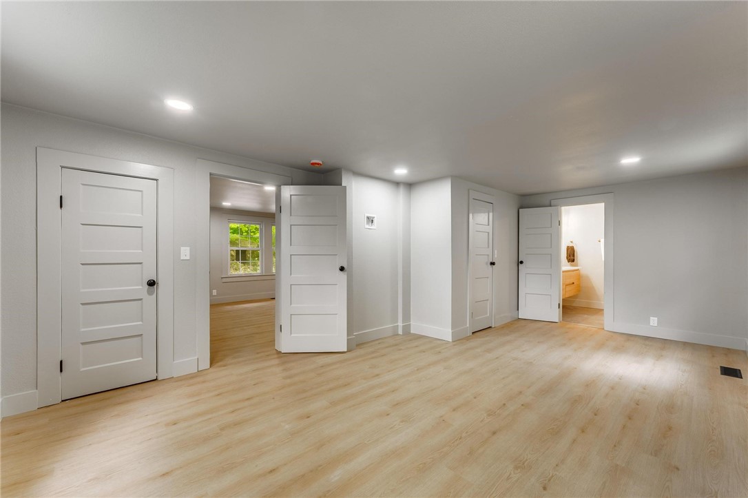 Fayetteville, Arkansas, 72704, United States, 5 Bedrooms Bedrooms, ,3 BathroomsBathrooms,Residential,For Sale,1805312