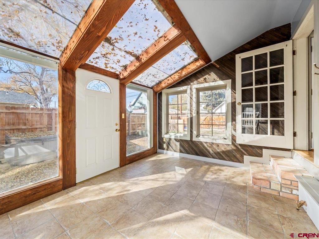 Montrose, Colorado, 81401, United States, 5 Bedrooms Bedrooms, ,1 BathroomBathrooms,Residential,For Sale,1994481