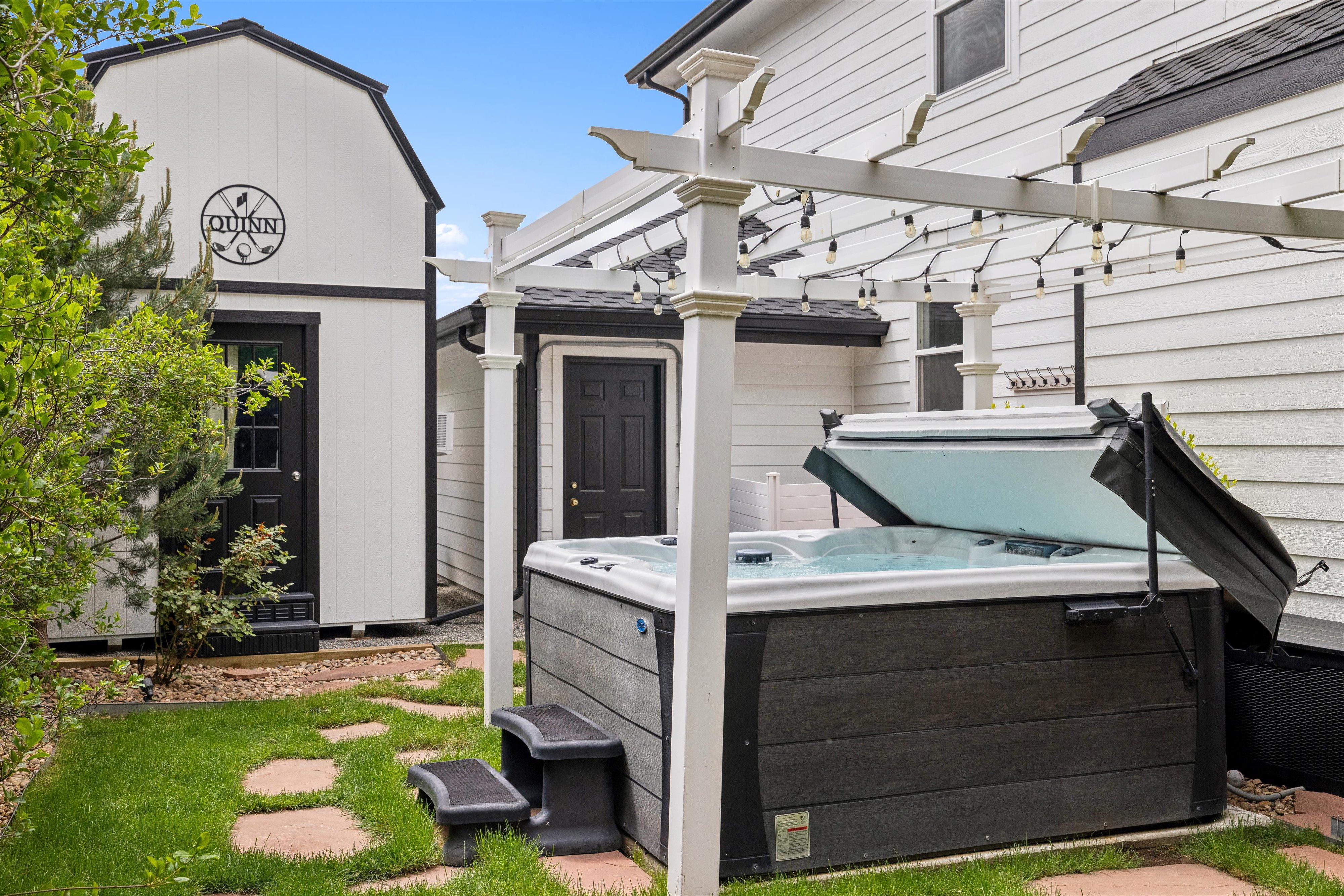  Cherry Creek Schools Home: Wolf Kitchen, Spa Suite & Backyard Golf Simulator - 物件實景