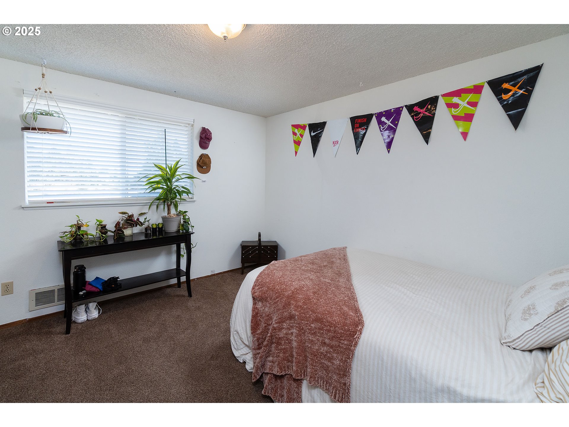 Bend, Oregon, 97701, United States, 3 Bedrooms Bedrooms, ,2 BathroomsBathrooms,Residential,For Sale,1960454