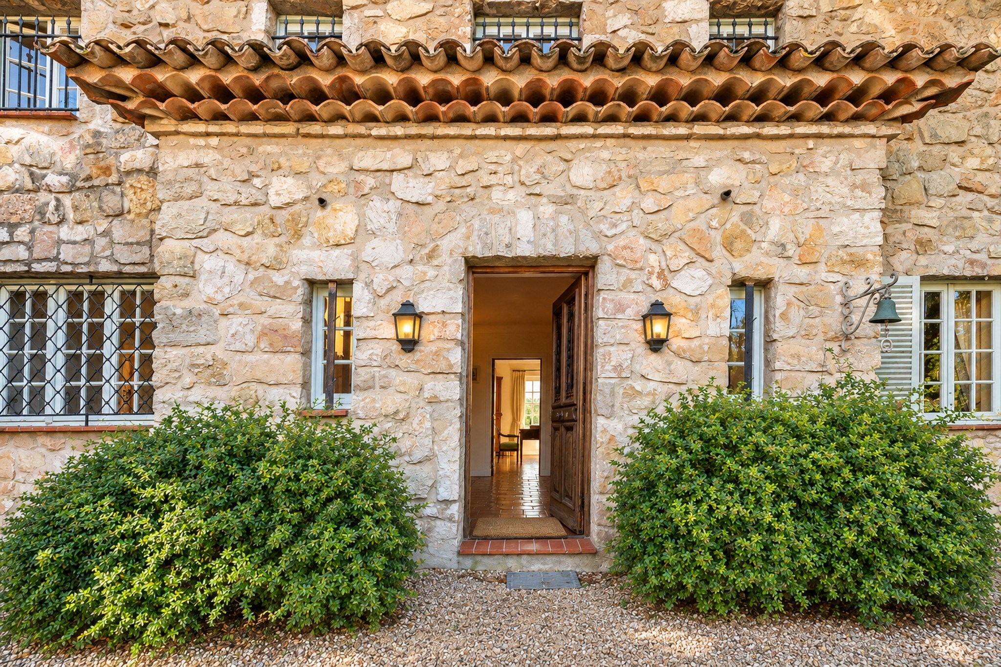  Châteauneuf-Grasse historic stone farmhouse estate with 3 hectares land, pool a… - 物件實景