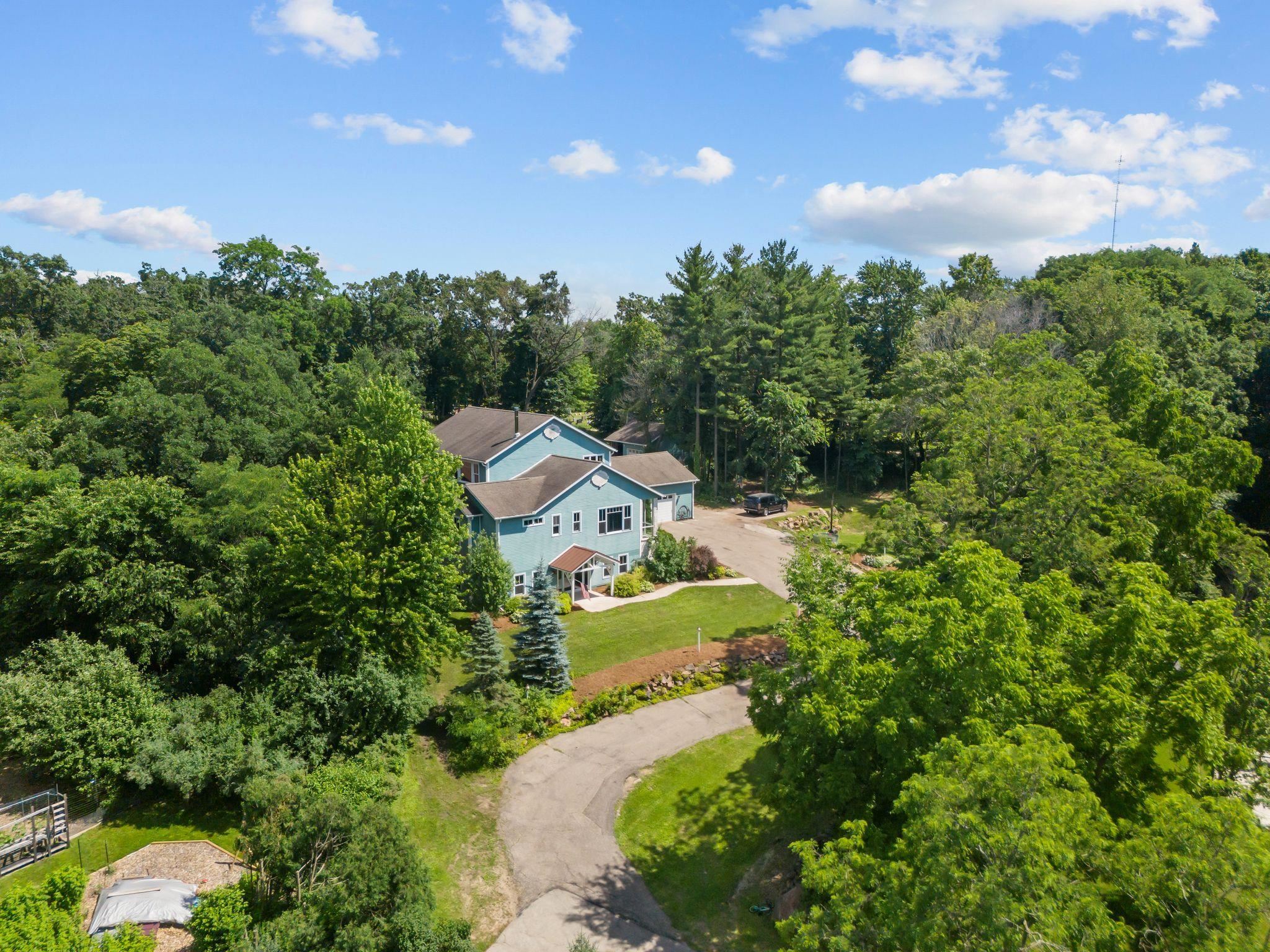 Berlin, Wisconsin, 54923, United States, 5 Bedrooms Bedrooms, ,4 BathroomsBathrooms,Residential,For Sale,1974961