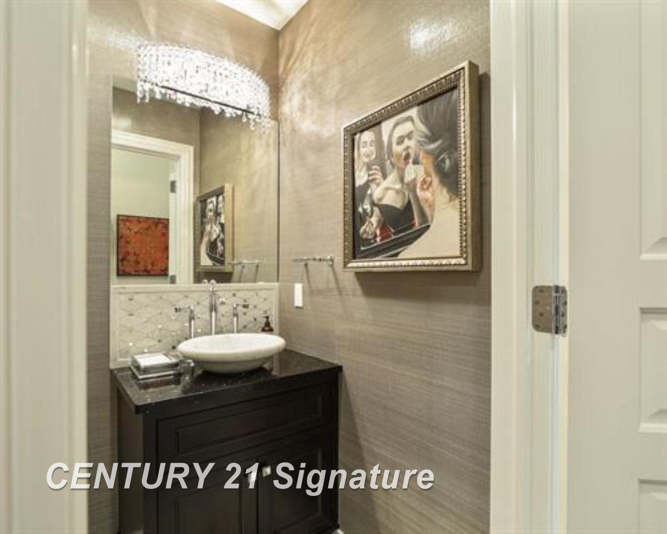 Midland, Michigan, 48640, United States, 2 Bedrooms Bedrooms, ,3 BathroomsBathrooms,Residential,For Sale,1937138
