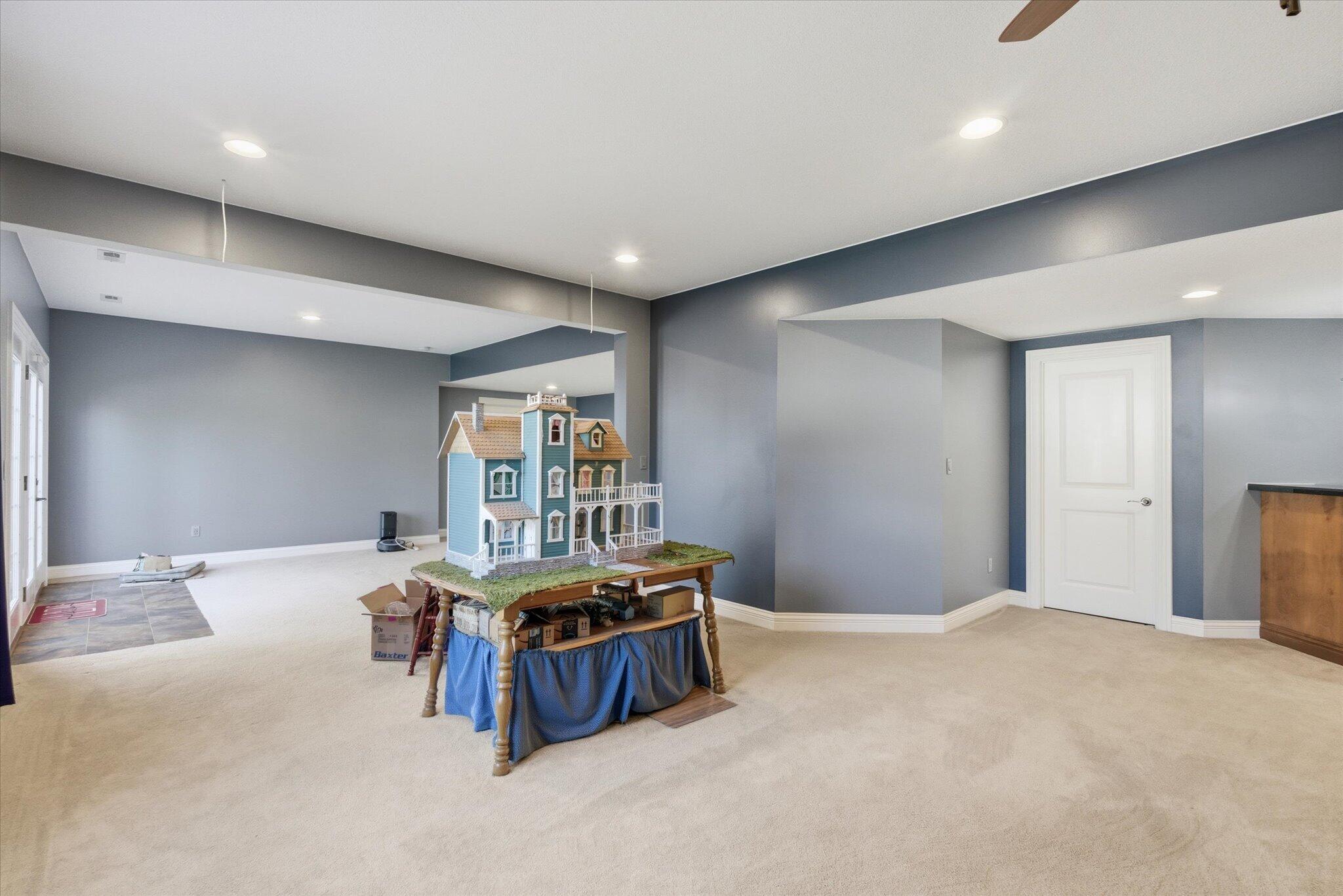 COLUMBIA, Missouri, 65203, United States, 4 Bedrooms Bedrooms, ,6 BathroomsBathrooms,Residential,For Sale,2013236