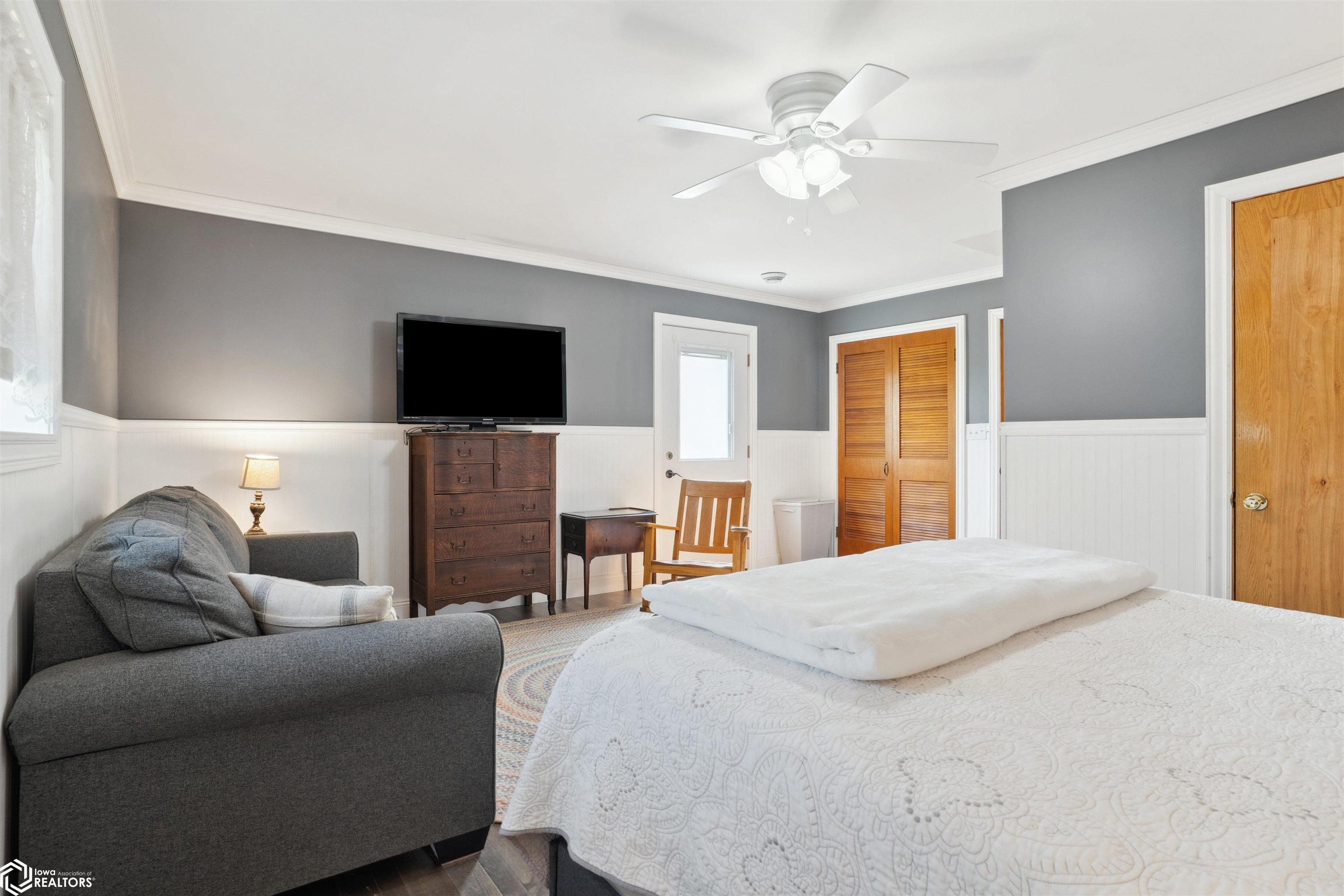 Dallas City, Illinois, 62330, United States, 8 Bedrooms Bedrooms, ,7 BathroomsBathrooms,Residential,For Sale,1980104