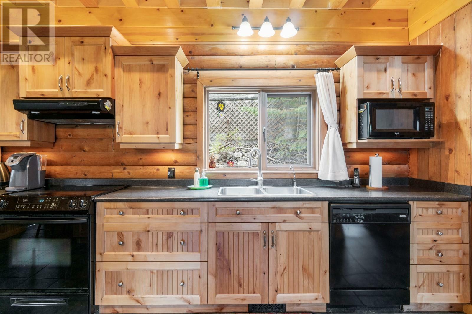 SICAMOUS, British Columbia, V0E 2V0, CA, 4 Bedrooms Bedrooms, ,3 BathroomsBathrooms,Residential,For Sale,1837612