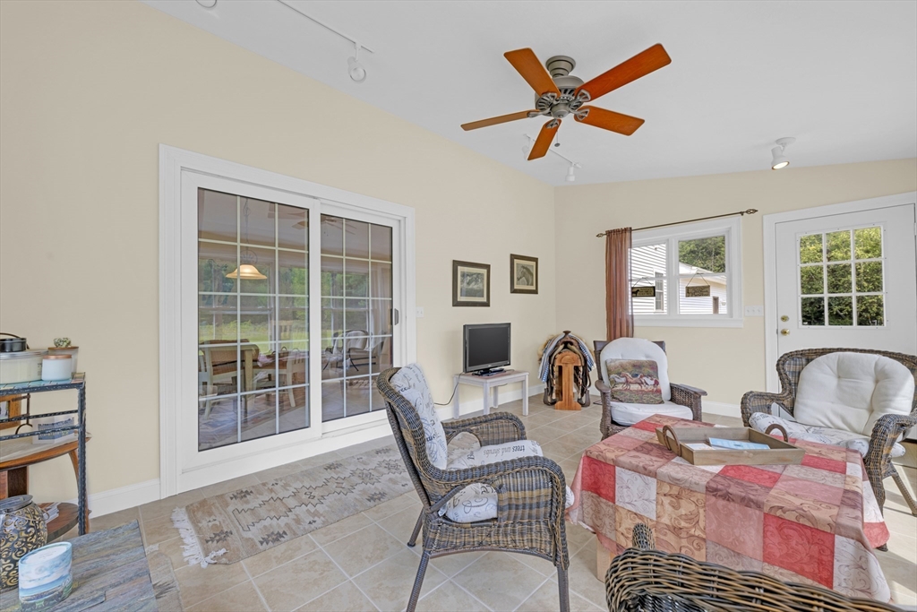 North Brookfield, Massachusetts, 01535, United States, 3 Bedrooms Bedrooms, ,3 BathroomsBathrooms,Residential,For Sale,1905631