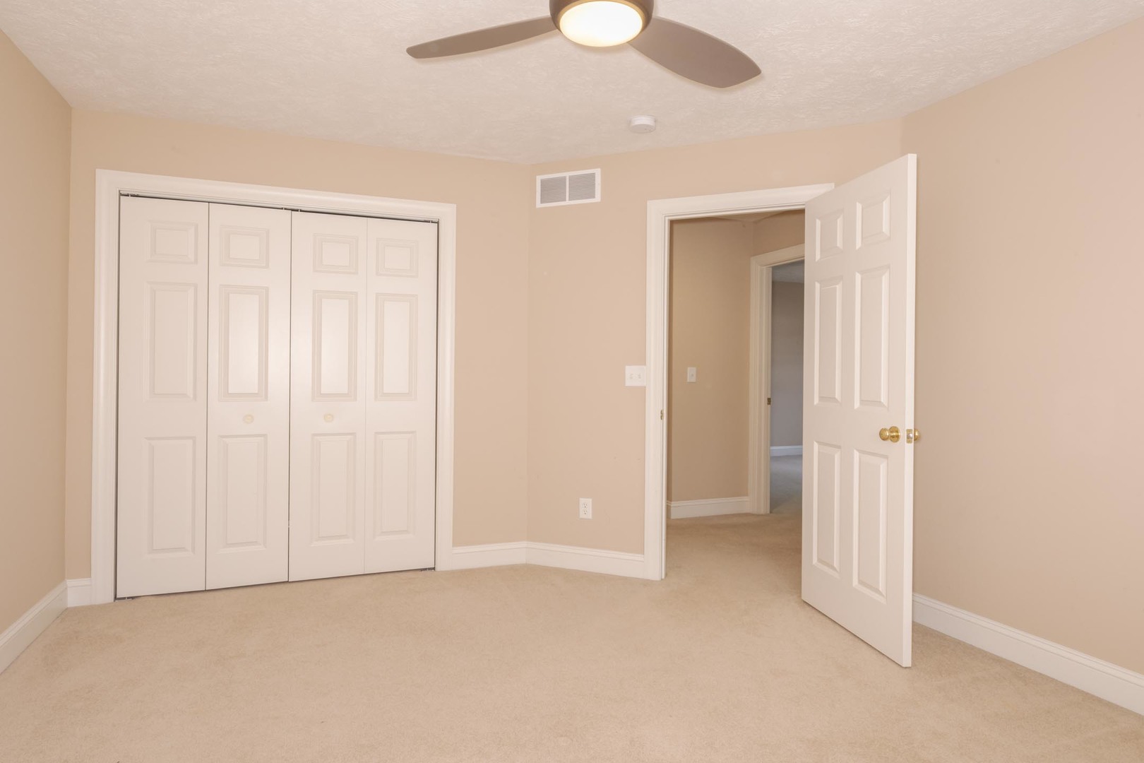 Bloomington, Illinois, 61704, United States, 4 Bedrooms Bedrooms, ,4 BathroomsBathrooms,Residential,For Sale,1957101