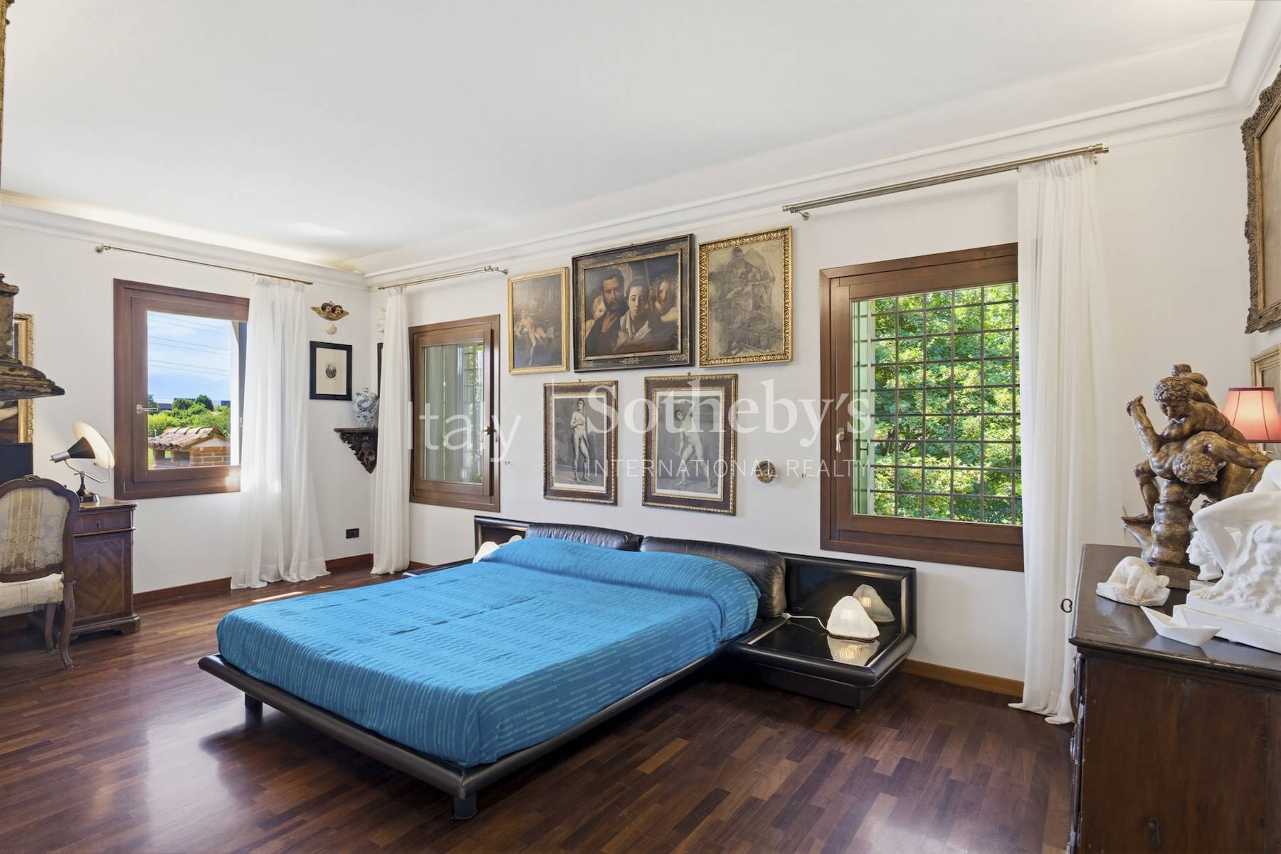  Restored country villa with an Italianstyle garden - 物件實景