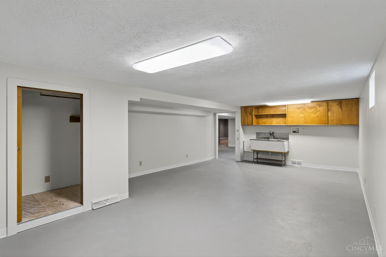 Madeira, Ohio, 45243, United States, 3 Bedrooms Bedrooms, ,2 BathroomsBathrooms,Residential,For Sale,1971231