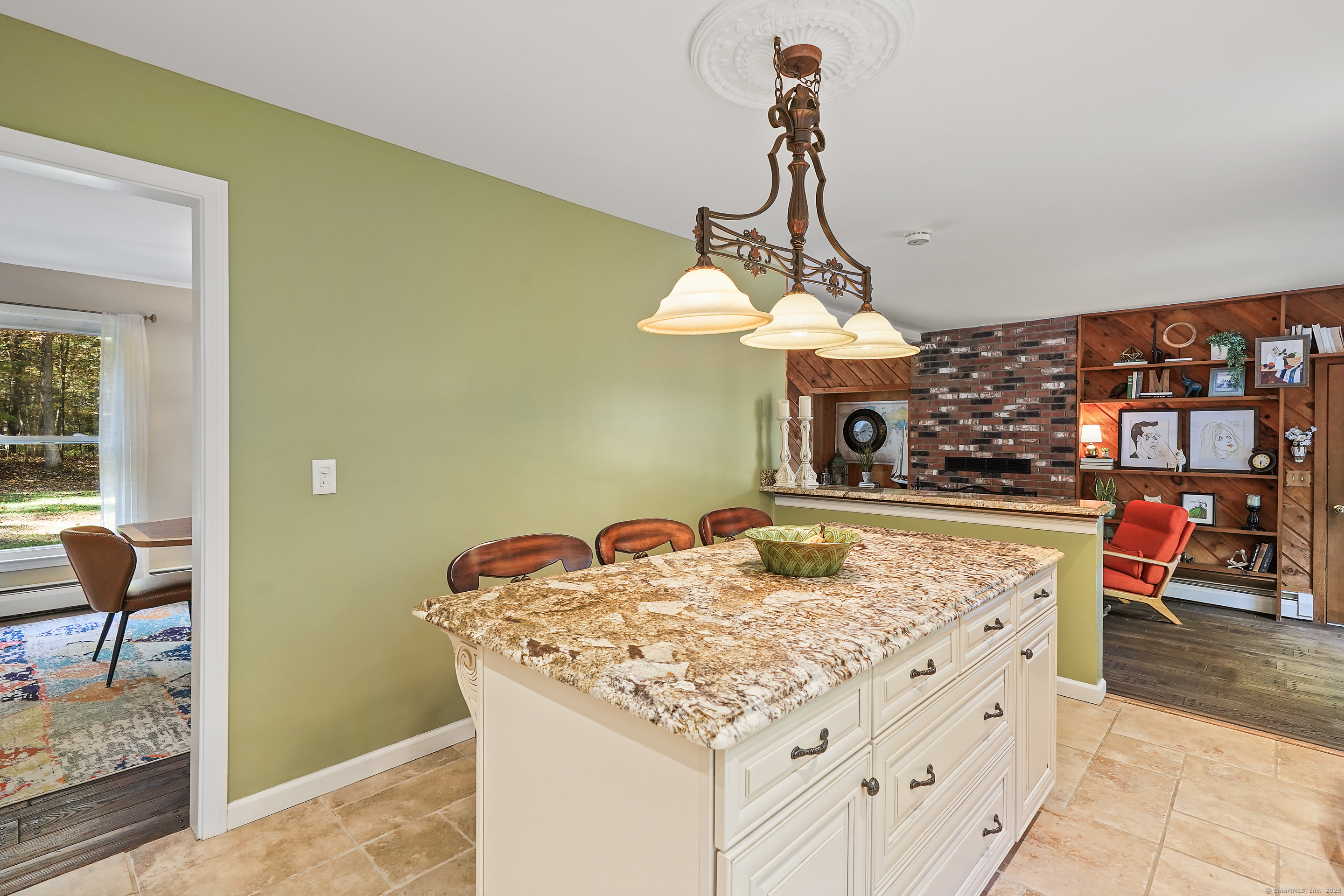 Brookfield, Connecticut, 06804, United States, 4 Bedrooms Bedrooms, ,3 BathroomsBathrooms,Residential,For Sale,1969368