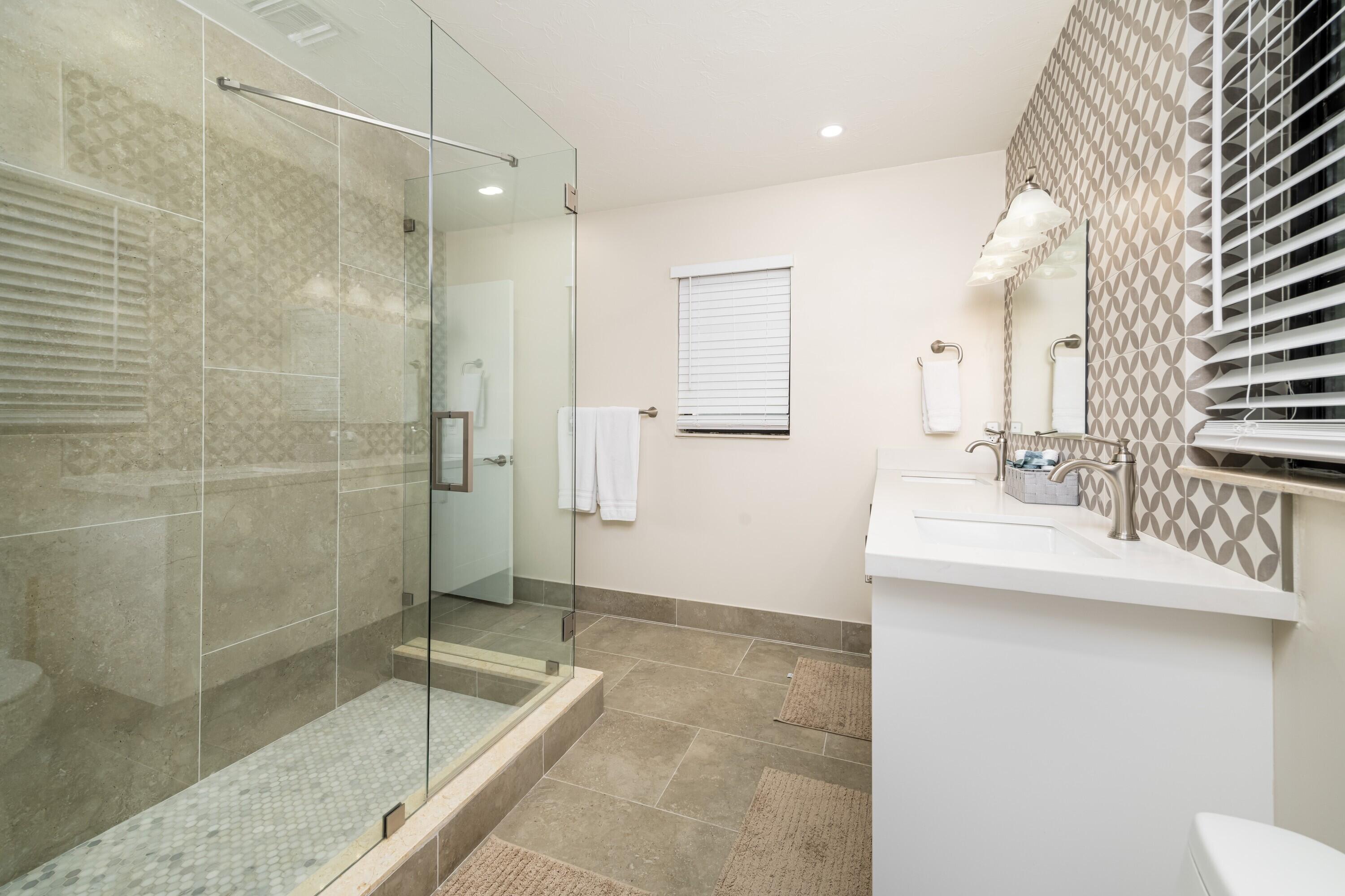 MARATHON, Florida, 33050, United States, 2 Bedrooms Bedrooms, ,2 BathroomsBathrooms,Residential,For Sale,1988223