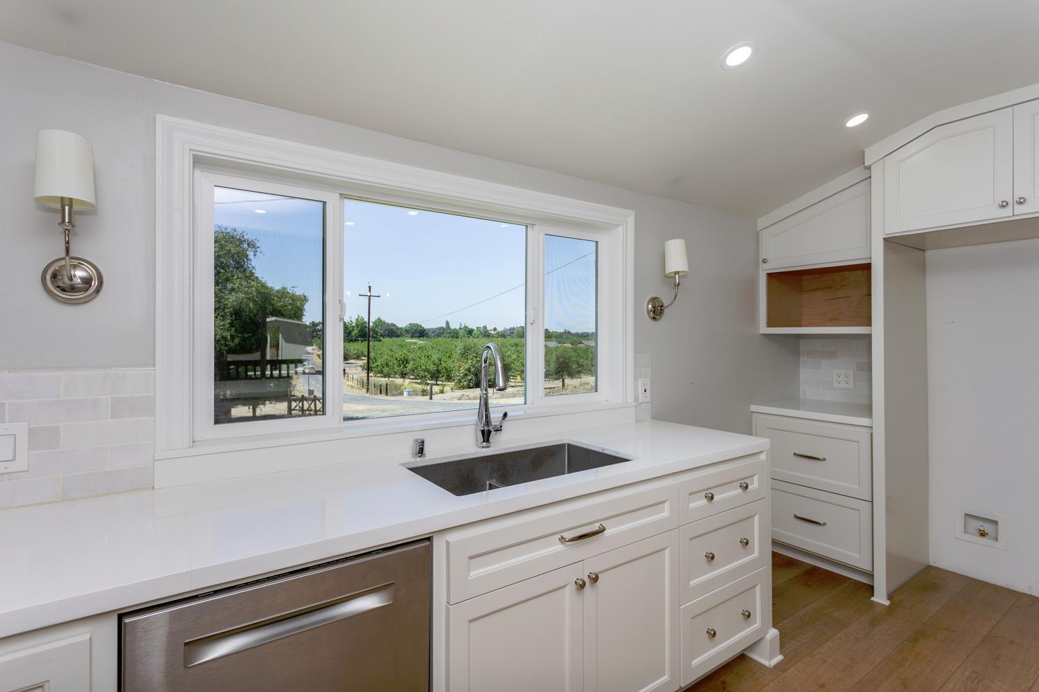 Oakdale, California, 95361, United States, 3 Bedrooms Bedrooms, ,2 BathroomsBathrooms,Residential,For Sale,1982799