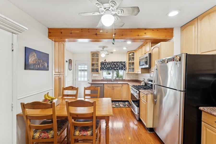 Bayside, New York, 11361, United States, 3 Bedrooms Bedrooms, ,2 BathroomsBathrooms,Residential,For Sale,1858297