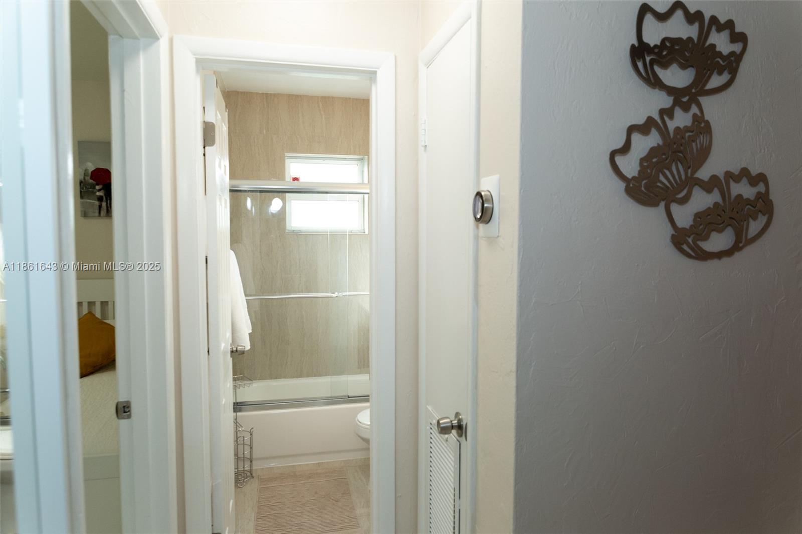 Dania Beach, Florida, 33004, United States, 3 Bedrooms Bedrooms, ,2 BathroomsBathrooms,Residential,For Sale,1926458