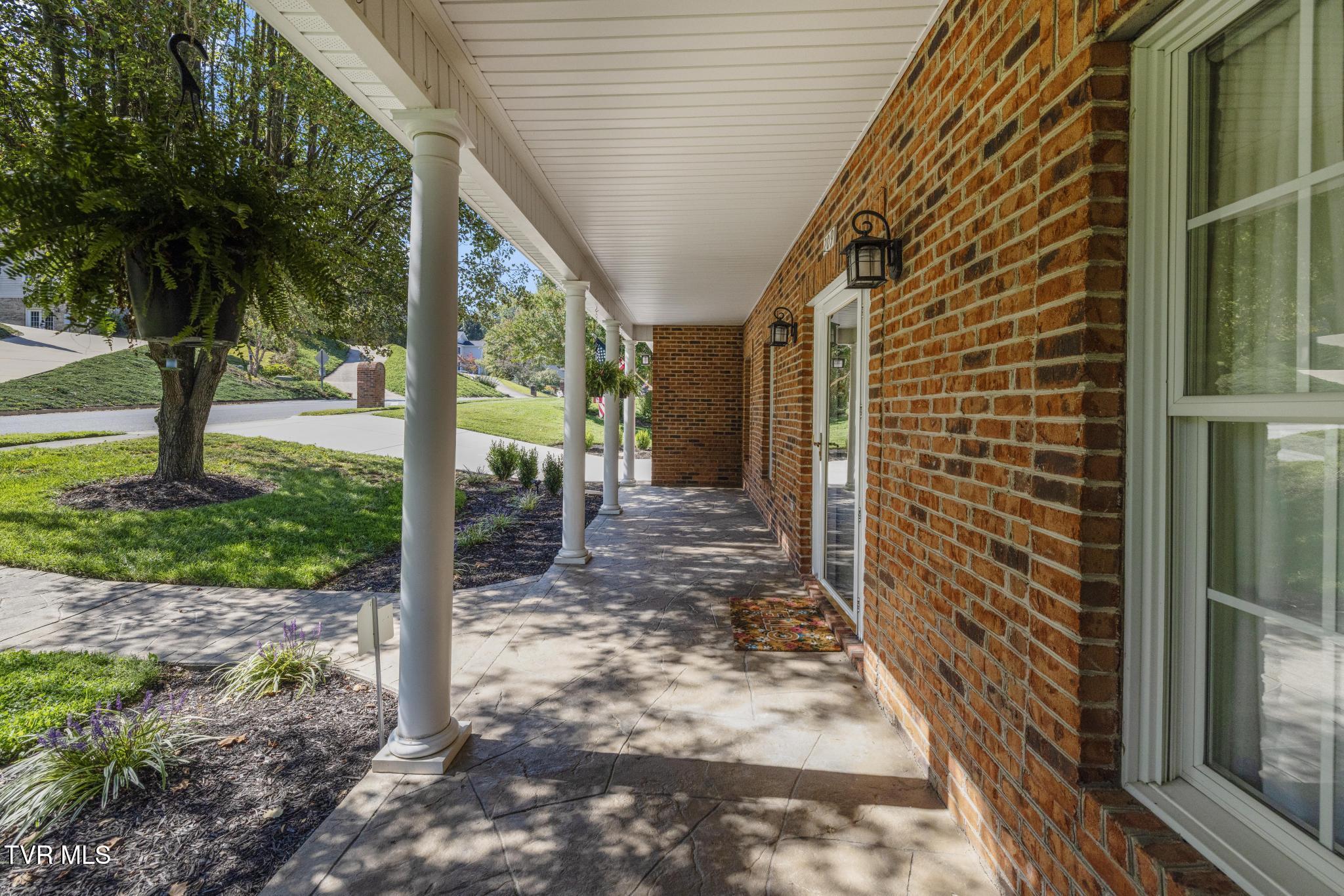 Gray, Tennessee, 37615, United States, 5 Bedrooms Bedrooms, ,4 BathroomsBathrooms,Residential,For Sale,1978234